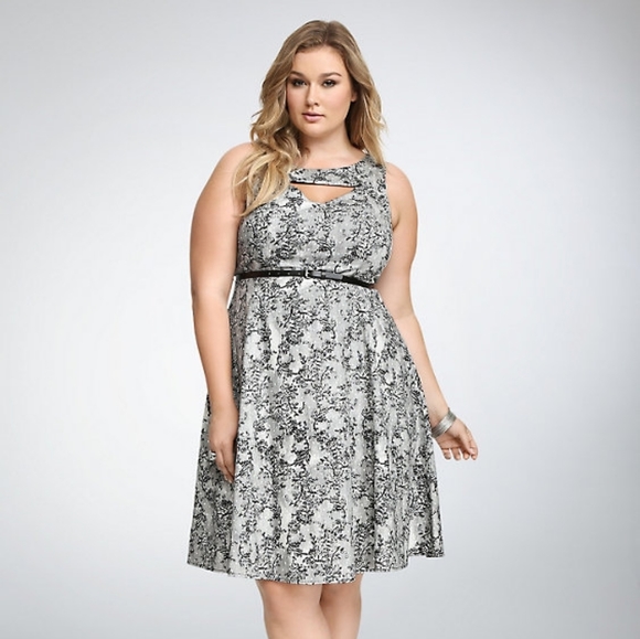 torrid Dresses & Skirts - Torrid LACE PRINT SWING‎ DRESS